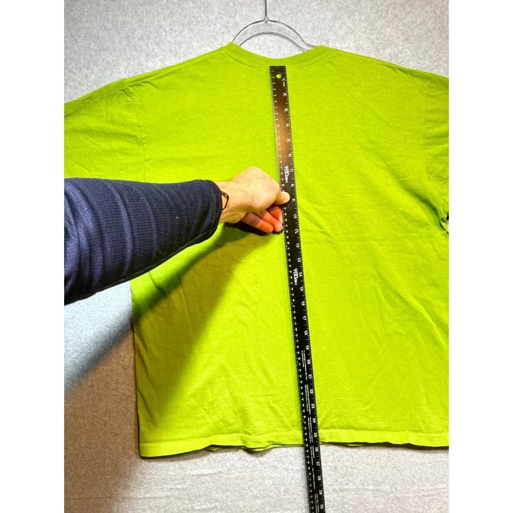 Nike T-Shirt Men Medium Green Graphic Print Logo Crew Neck Short Sleeve Pullover